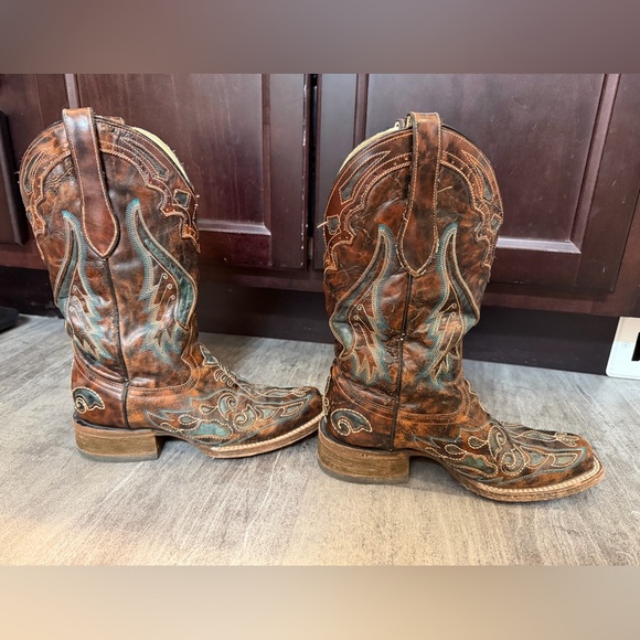 Corral Boots with Turquoise Inlay - Picture 4 of 7